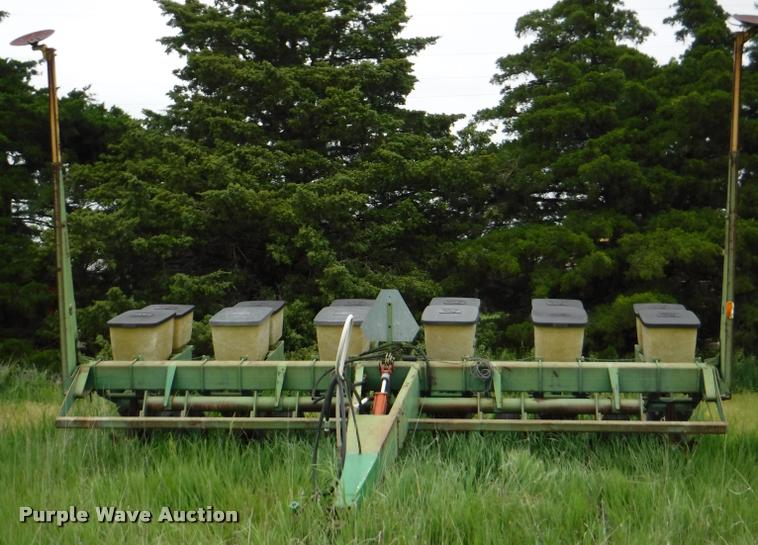 image for item DB3962 John Deere 7000 conventional till planter