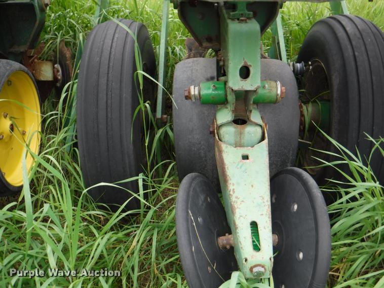 image for item DB3962 John Deere 7000 conventional till planter