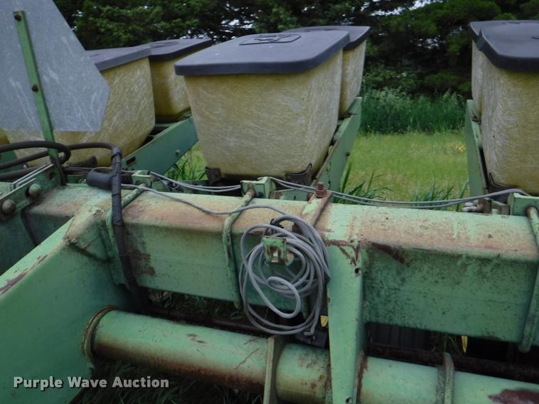 image for item DB3962 John Deere 7000 conventional till planter