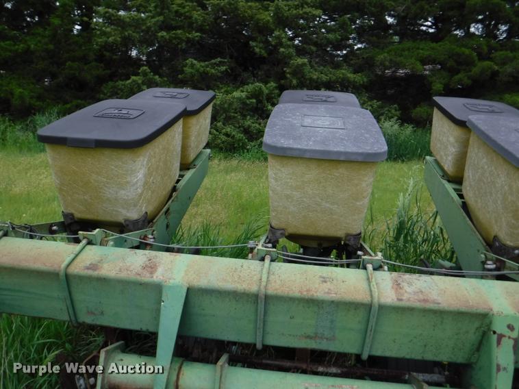 image for item DB3962 John Deere 7000 conventional till planter