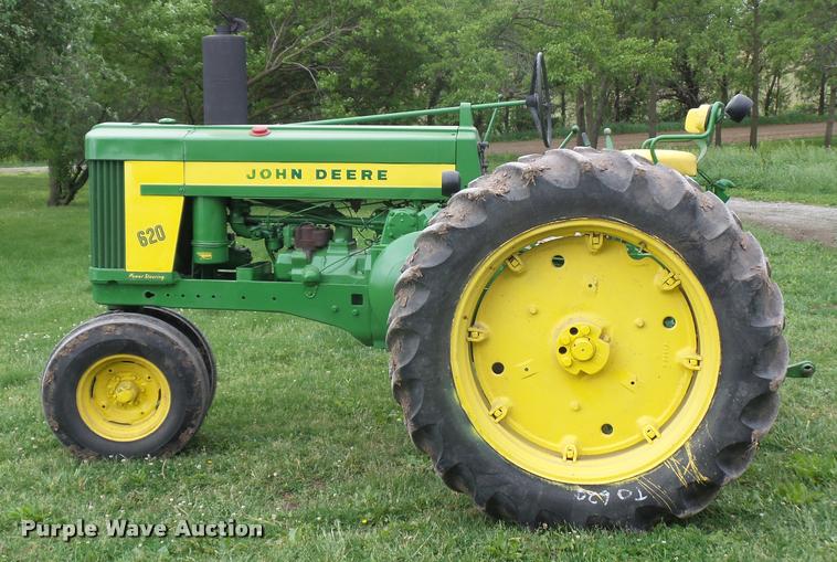 image for item DD9497 John Deere 620 tractor