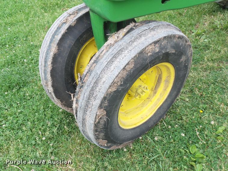 image for item DD9497 John Deere 620 tractor