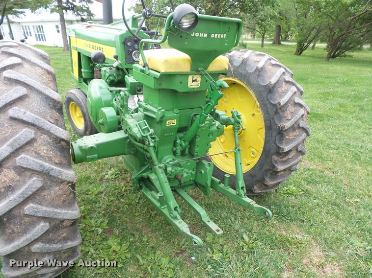 image for item DD9497 John Deere 620 tractor