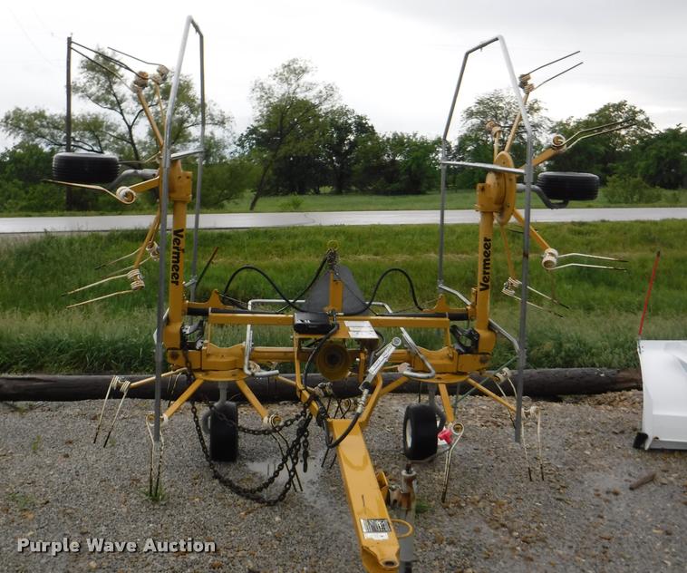 image for item DJ9162 Vermeer TD200 tedder
