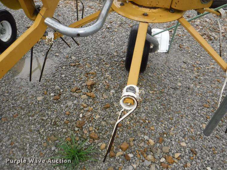 image for item DJ9162 Vermeer TD200 tedder