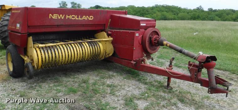 image for item DJ9174 1978 New Holland Hayliner 320 small square baler