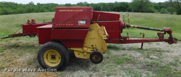 image for item DJ9174 1978 New Holland Hayliner 320 small square baler