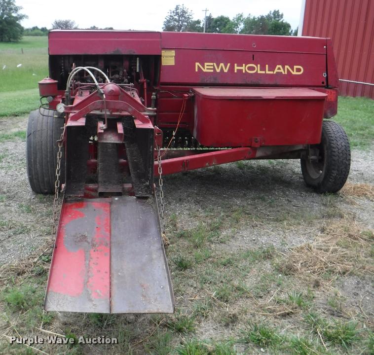 image for item DJ9174 1978 New Holland Hayliner 320 small square baler
