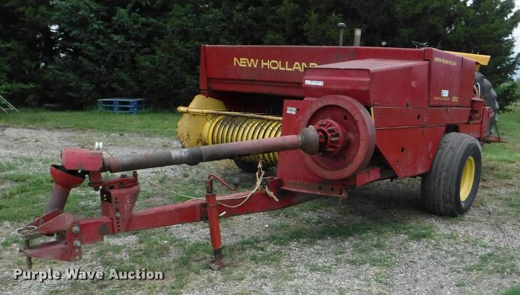 image for item DJ9174 1978 New Holland Hayliner 320 small square baler