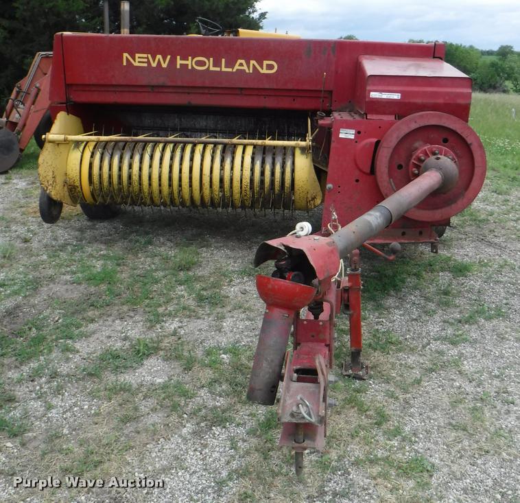 image for item DJ9174 1978 New Holland Hayliner 320 small square baler
