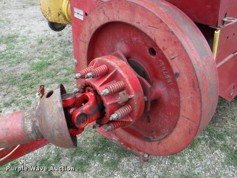 image for item DJ9174 1978 New Holland Hayliner 320 small square baler