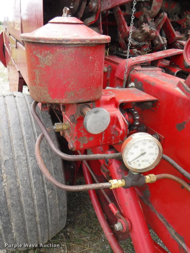 image for item DJ9174 1978 New Holland Hayliner 320 small square baler