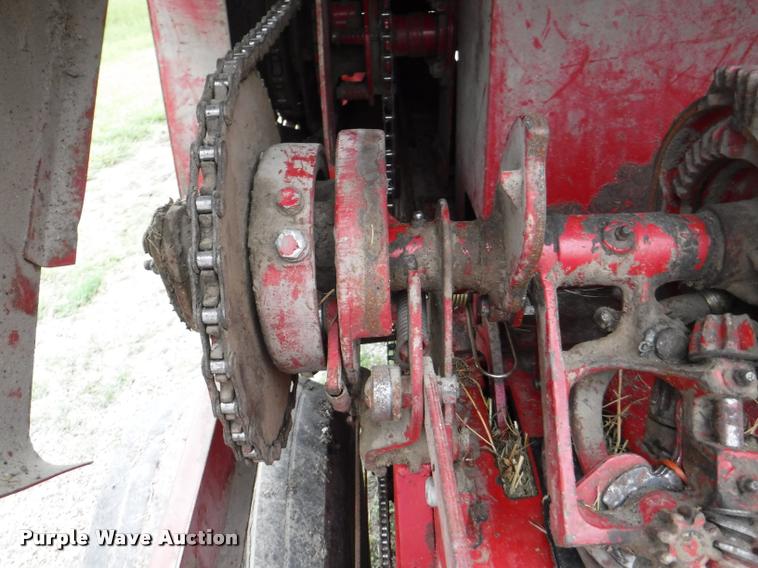 image for item DJ9174 1978 New Holland Hayliner 320 small square baler