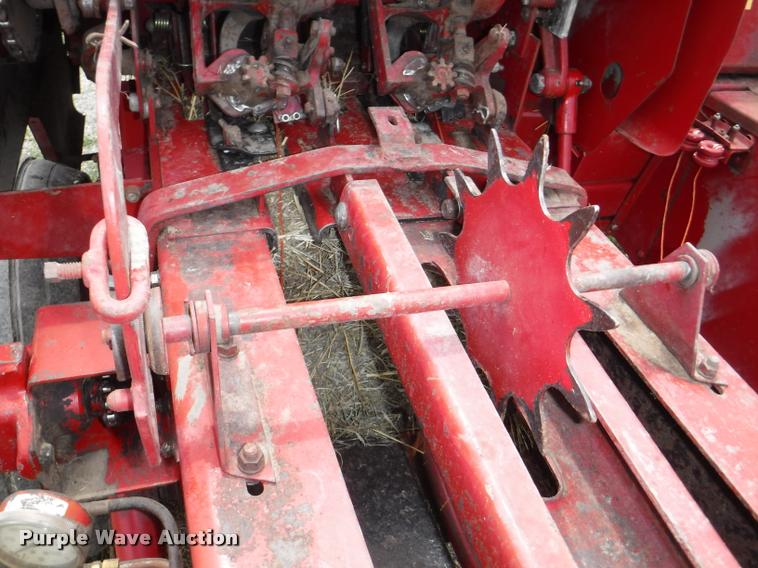 image for item DJ9174 1978 New Holland Hayliner 320 small square baler