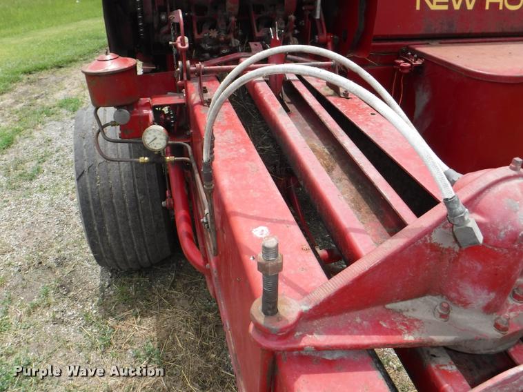 image for item DJ9174 1978 New Holland Hayliner 320 small square baler