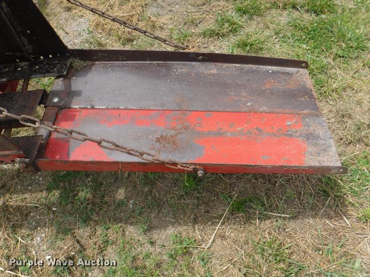 image for item DJ9174 1978 New Holland Hayliner 320 small square baler