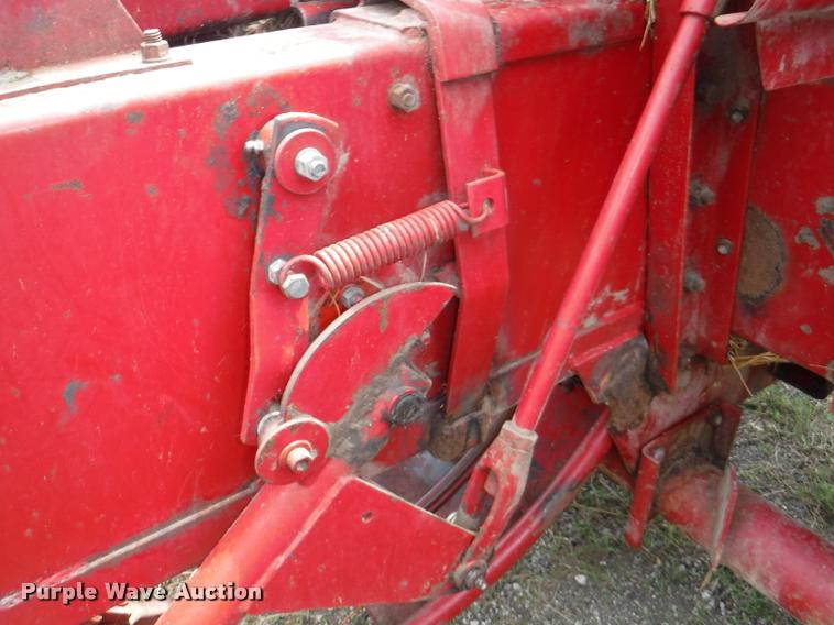 image for item DJ9174 1978 New Holland Hayliner 320 small square baler