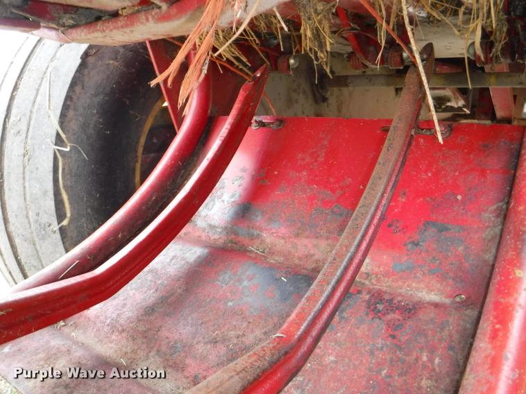 image for item DJ9174 1978 New Holland Hayliner 320 small square baler