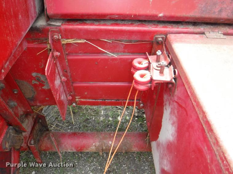 image for item DJ9174 1978 New Holland Hayliner 320 small square baler