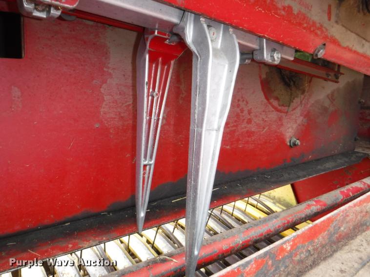 image for item DJ9174 1978 New Holland Hayliner 320 small square baler