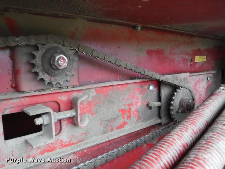 image for item DJ9174 1978 New Holland Hayliner 320 small square baler