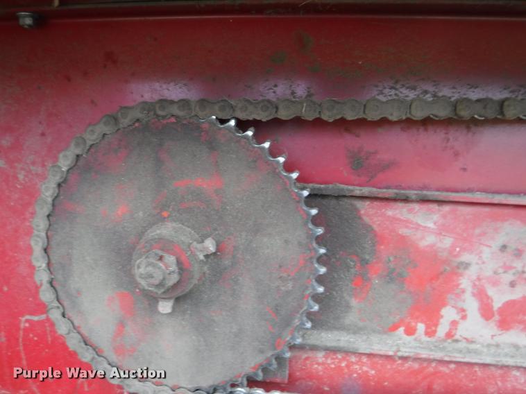 image for item DJ9174 1978 New Holland Hayliner 320 small square baler