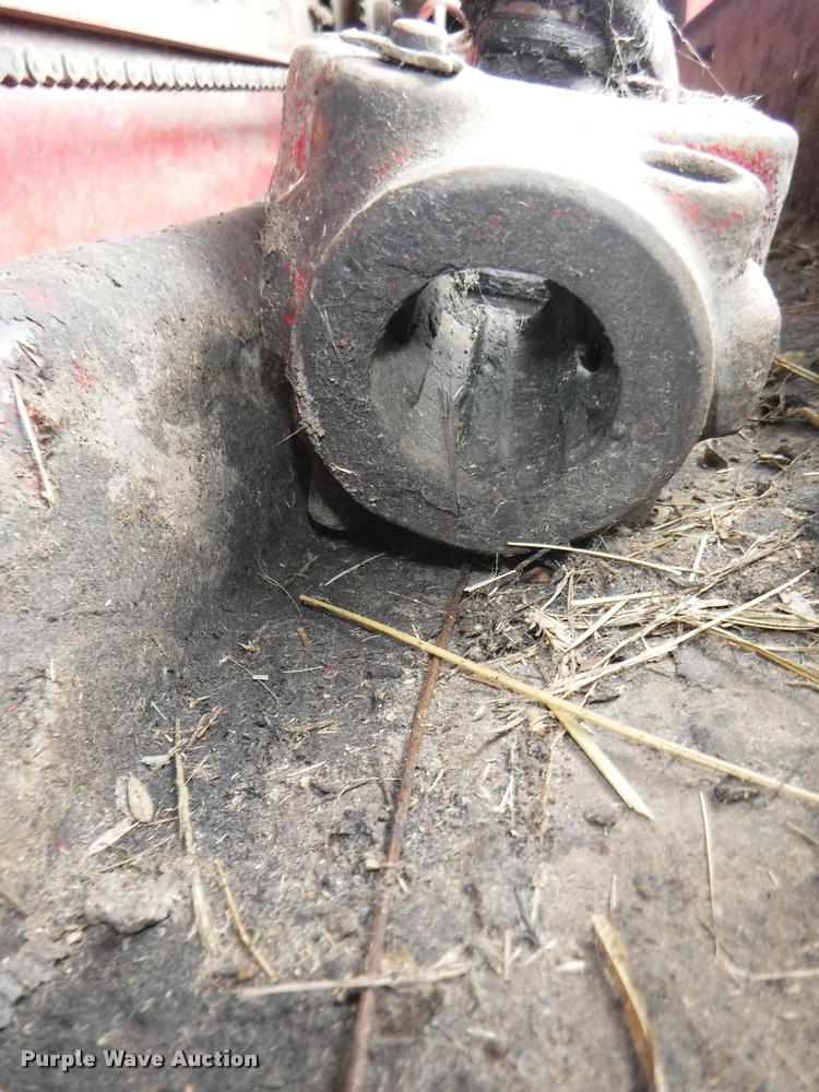 image for item DJ9174 1978 New Holland Hayliner 320 small square baler