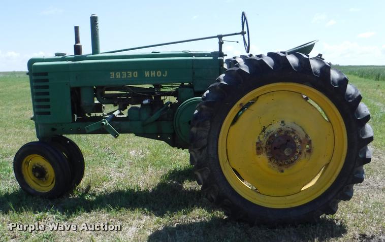 image for item DJ9179 1947 John Deere B tractor