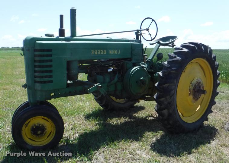 image for item DJ9179 1947 John Deere B tractor