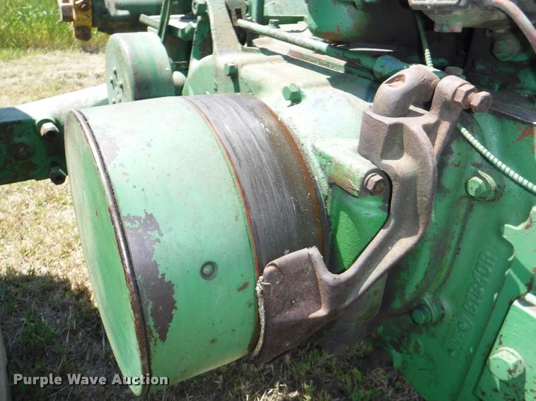 image for item DJ9179 1947 John Deere B tractor