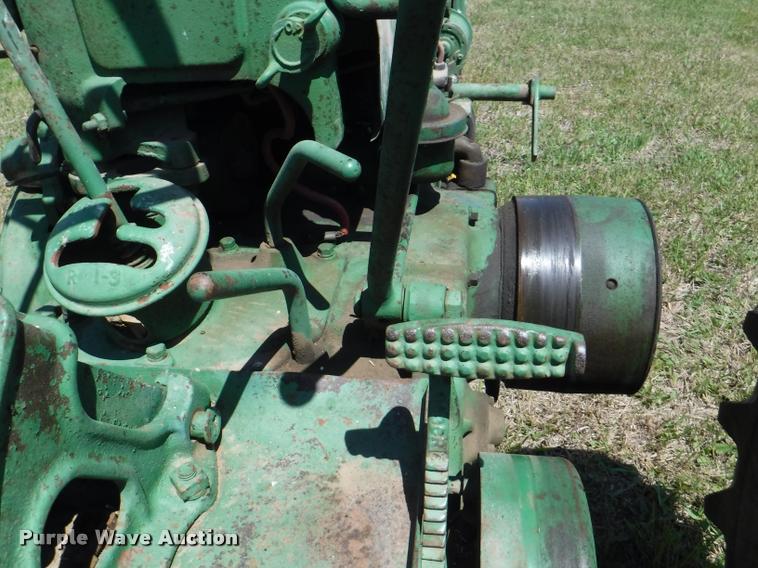 image for item DJ9179 1947 John Deere B tractor