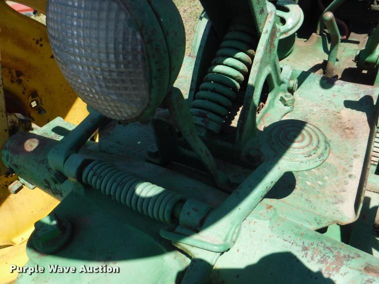 image for item DJ9179 1947 John Deere B tractor