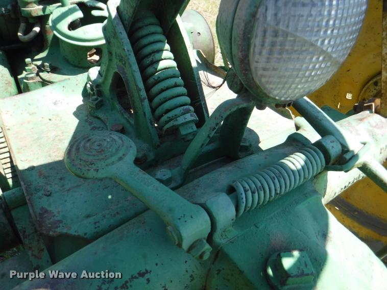 image for item DJ9179 1947 John Deere B tractor