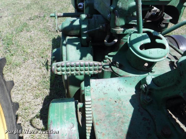 image for item DJ9179 1947 John Deere B tractor