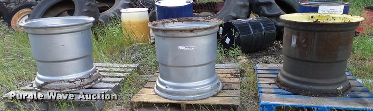 image for item DJ9948 (3) John Deere 28L-26 rear combine wheels