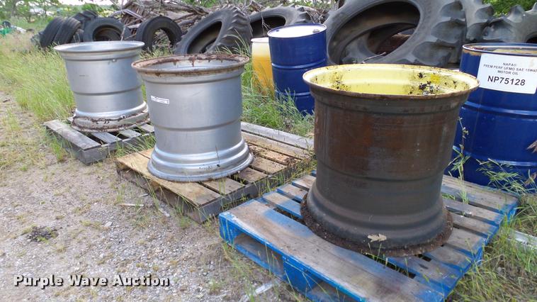 image for item DJ9948 (3) John Deere 28L-26 rear combine wheels