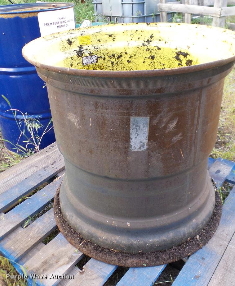 image for item DJ9948 (3) John Deere 28L-26 rear combine wheels