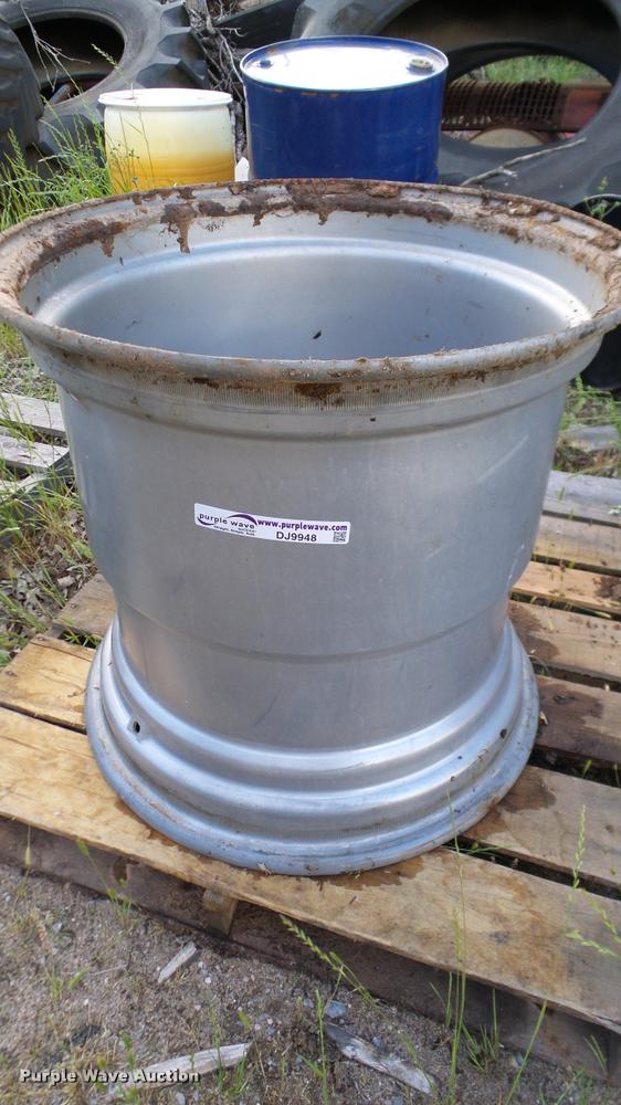 image for item DJ9948 (3) John Deere 28L-26 rear combine wheels