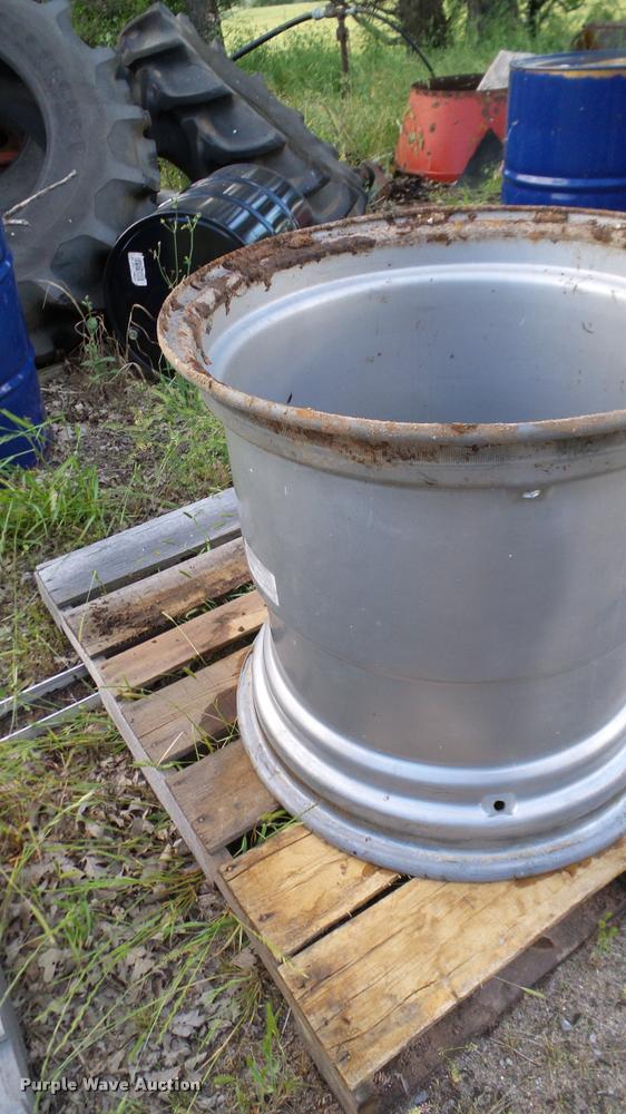 image for item DJ9948 (3) John Deere 28L-26 rear combine wheels