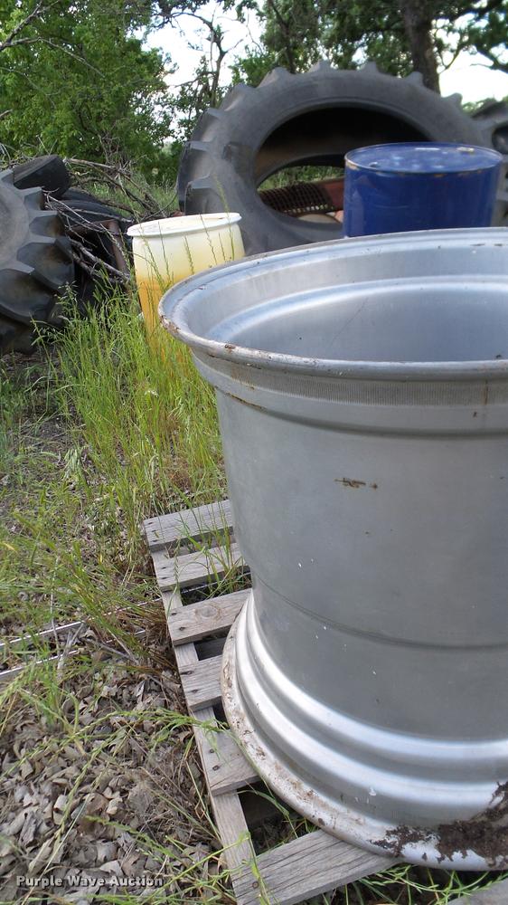 image for item DJ9948 (3) John Deere 28L-26 rear combine wheels