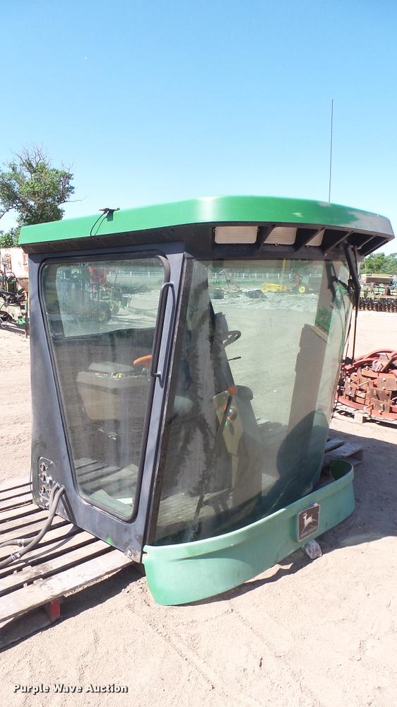 John Deere 9500 combine cab in Kinsley, KS Item DO9609 sold Purple Wave