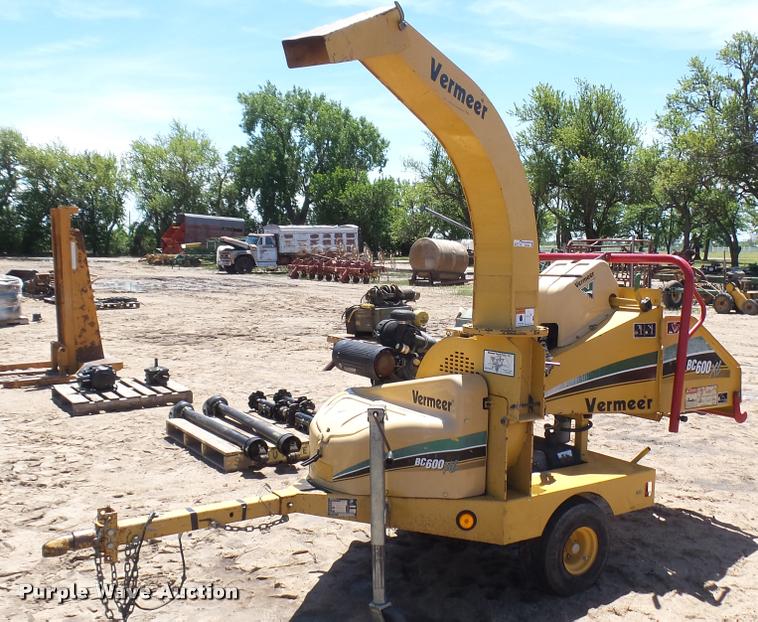 image for item DO9744 2007 Vermeer BC600XL wood chipper
