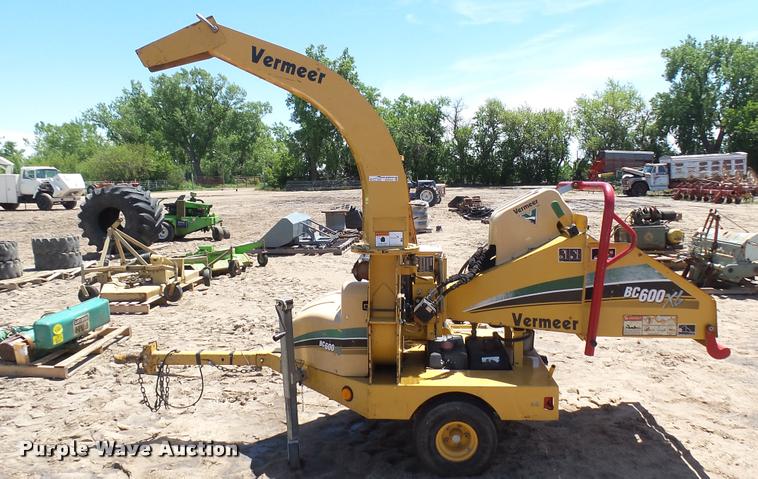 image for item DO9744 2007 Vermeer BC600XL wood chipper