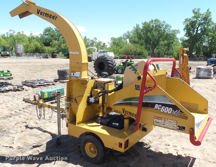 image for item DO9744 2007 Vermeer BC600XL wood chipper