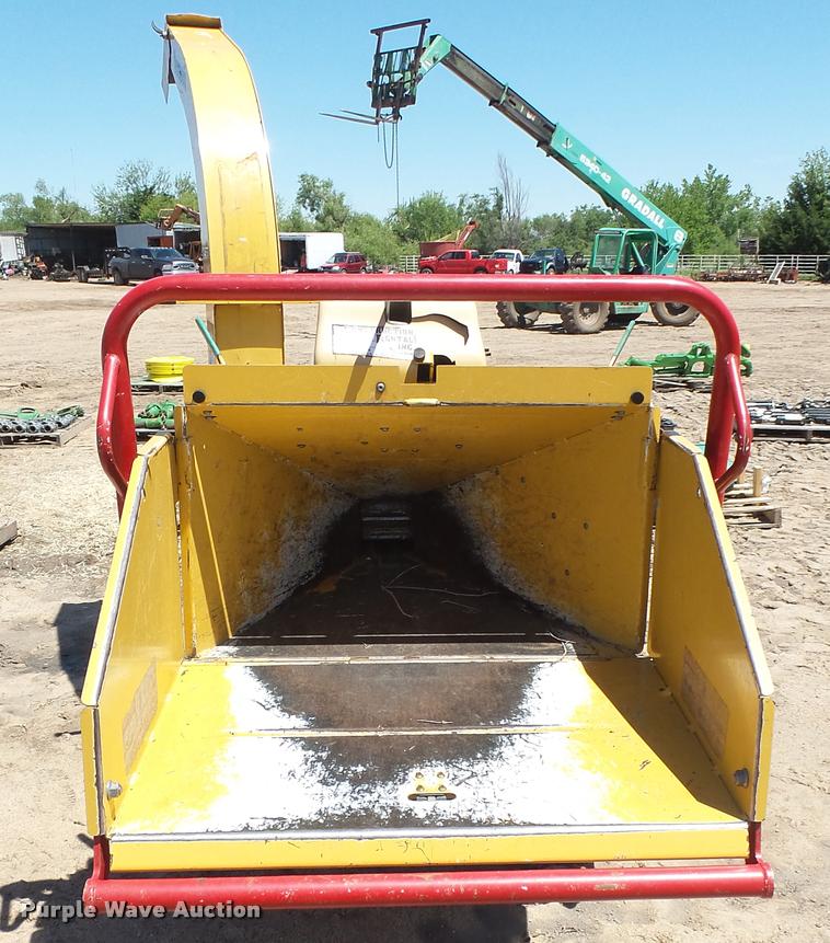 image for item DO9744 2007 Vermeer BC600XL wood chipper