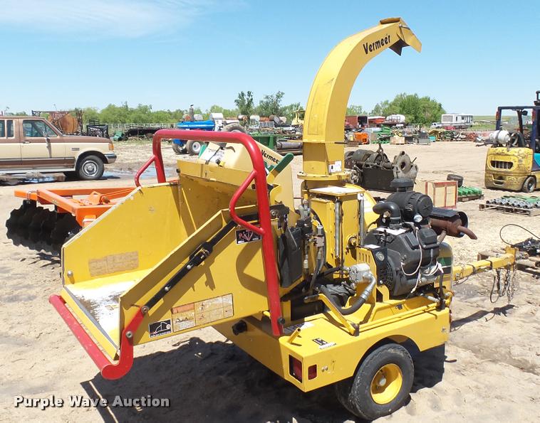 image for item DO9744 2007 Vermeer BC600XL wood chipper