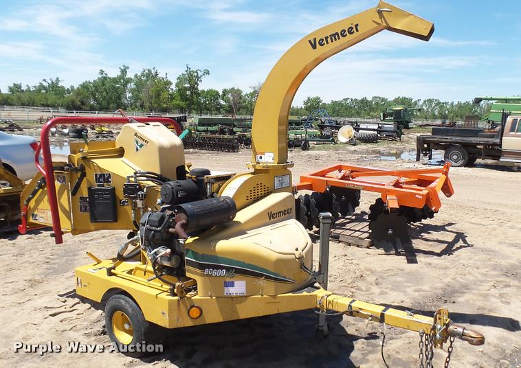 image for item DO9744 2007 Vermeer BC600XL wood chipper