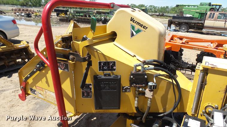 image for item DO9744 2007 Vermeer BC600XL wood chipper