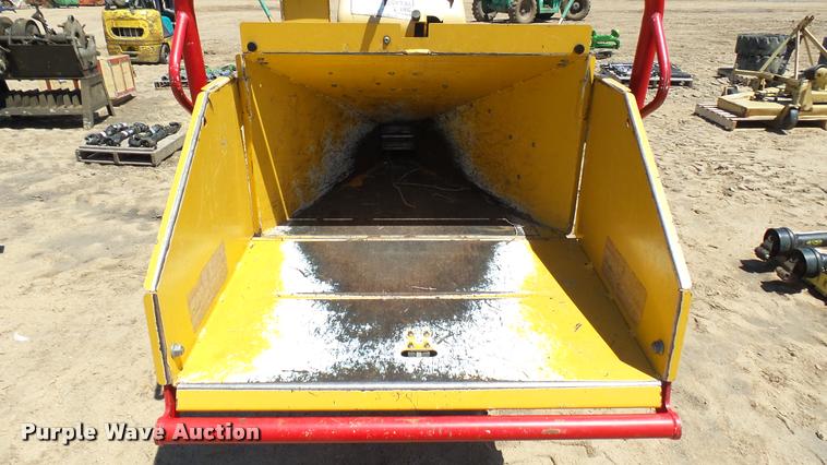 image for item DO9744 2007 Vermeer BC600XL wood chipper