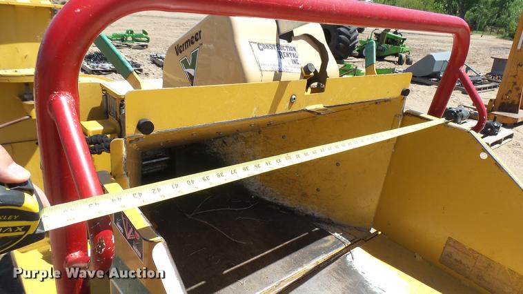 image for item DO9744 2007 Vermeer BC600XL wood chipper